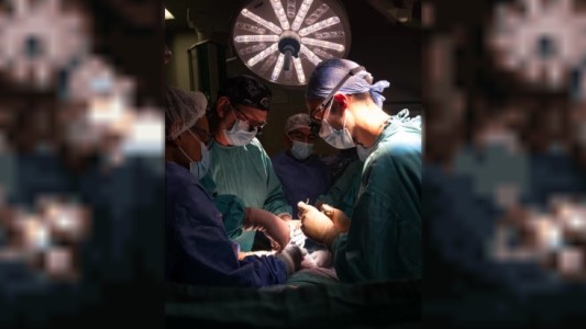 Hazaña en el Garrahan: operaron a una beba en el útero de su mamá y el final es conmovedor