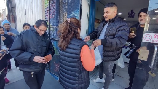 Solidaridad: una pescadería cordobesa regala mercadería a jubilados que cobran la mínima