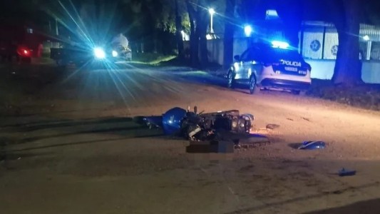 Un motociclista de 22 años murió tras chocar con un camión en el interior de Córdoba