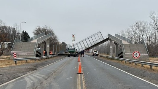 Corte total en Ruta Nacional 7 por la caída de un puente peatonal