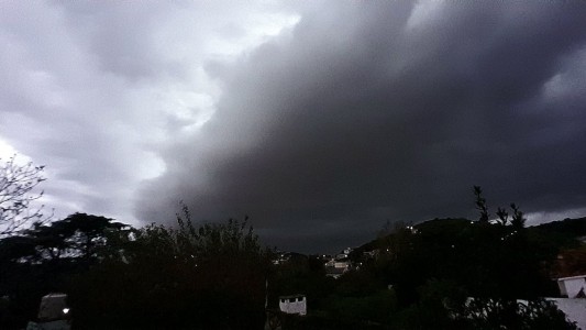 Tiempo en Córdoba: vuelve el frío y hay alerta por tormentas en el sur de la provincia