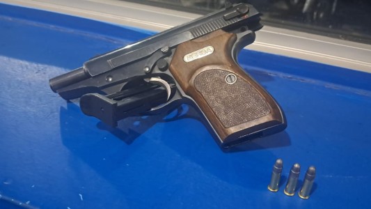 Detuvieron a una joven que atacó a tiros la casa de su expareja con tres menores en Córdoba