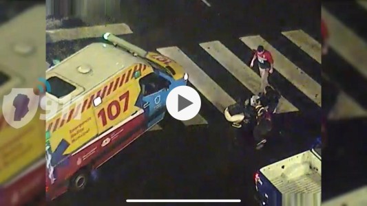 Un taxi embistió  a un joven mientras cruzaba la calle