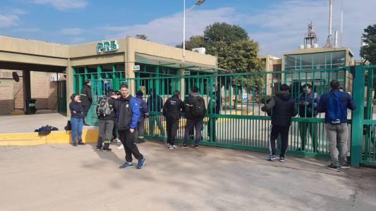 Despidieron a 120 trabajadores y bloquearon el acceso al polo bioquímico en la Petroquímica de Río Tercero