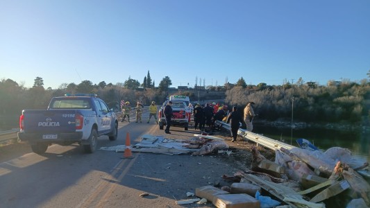 Tragedia en Dique Los Molinos: perdió el control del camión, despistó y murió