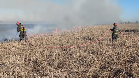 Se desató un incendio en pastizales dentro del predio del Aeropuerto