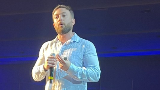 Agustín Laje habló de la "batalla cultural" y afirmó que la izquierda está “moralmente podrida”