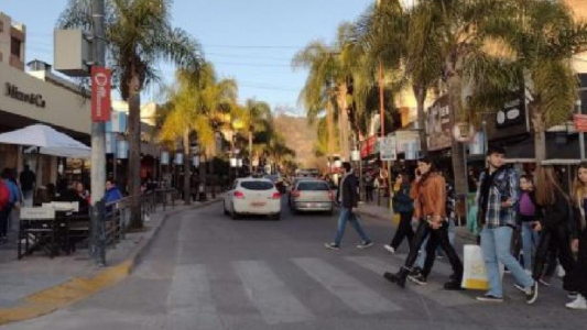 Villa Carlos Paz promueve promociones gastronómicas accesibles para atraer turistas en invierno