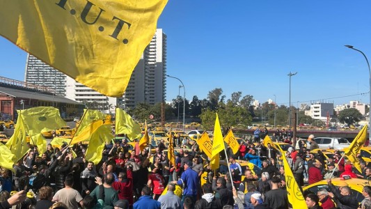 Tensión frente al Concejo: taxistas y remiseros, contra el proyecto de regulación de apps
