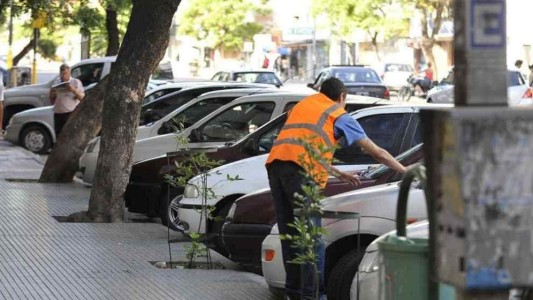 Detuvieron a un naranjita por llevar droga en los bolsillos: quedó bajo investigación