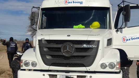 Detuvieron a un hombre por circular con un camión robado y ofrecer dinero a la policía