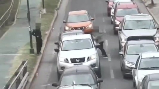 Dos adolescentes con antecedentes asaltaron brutalmente a una automovilista en Córdoba