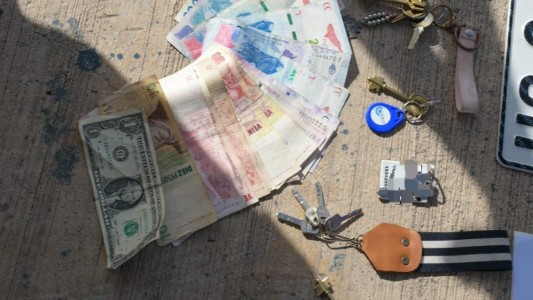 Persecución policial termina con un hombre detenido y un auto secuestrado