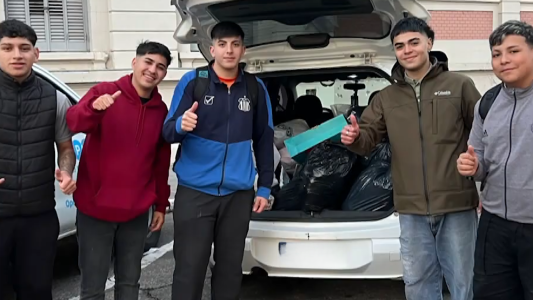 Un corte por un juguete: la iniciativa solidaria de jóvenes barberos de San Vicente