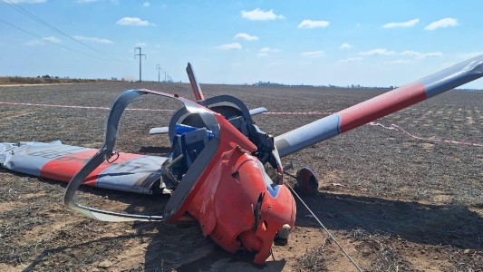 Oncativo: cayó una avioneta tras impactar con cables de alta tensión