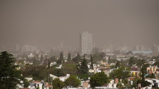 Córdoba bajo alerta por fuertes ráfagas de viento: visibilidad reducida y riesgo extremo de incendios