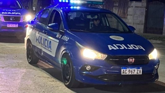 Un joven murió atropellado por un auto tras bajar de un colectivo en el interior de Córdoba