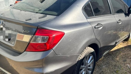 Detuvieron a un hombre que cometía ilícitos con inhibidores en playas de estacionamiento