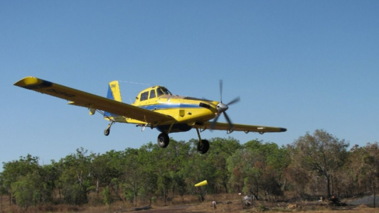 Córdoba refuerza la lucha contra incendios forestales con aviones hidrantes y patrullajes aéreos