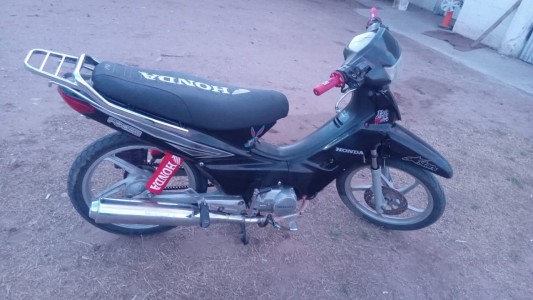 Un motociclista atropelló a una nena de 6 años, escapó y después se entregó en Huinca Renancó