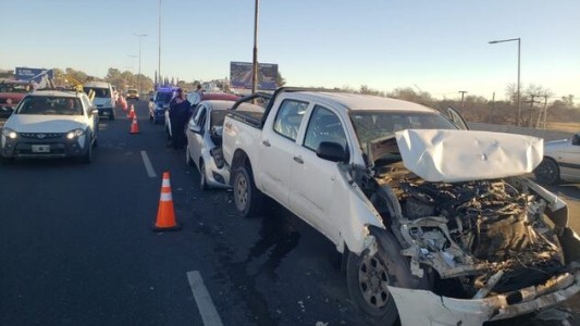 Impactante choque múltiple en avenida La Voz del Interior: al menos seis autos involucrados