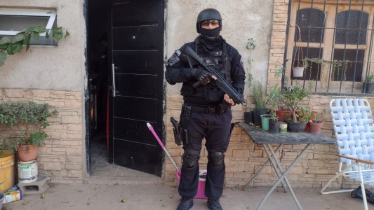 Detuvieron a una mujer por vender droga en barrio Lamadird