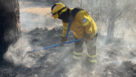 Bomberos controlan el incendio que se produjo en Capilla Vieja