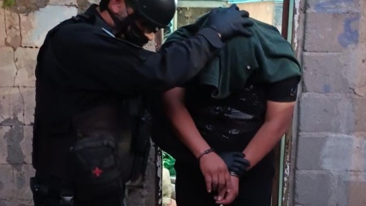 La FPA realizó siete allanamientos y detuvo a cinco narcos en Villa Siburu