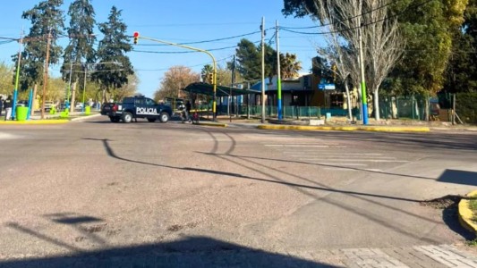 Mendoza: alumna disparó y se atrincheró con un arma en un colegio