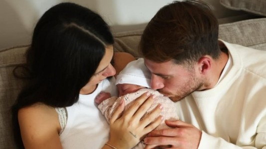 Alexis Mac Allister y Ailén Cova presentaron a su hija Alaia: "Llegó el momento más lindo"