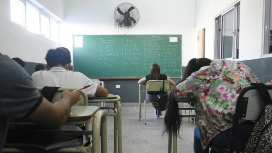 Solo 10 de cada 100 estudiantes finalizan la secundaria en tiempo y forma en Argentina
