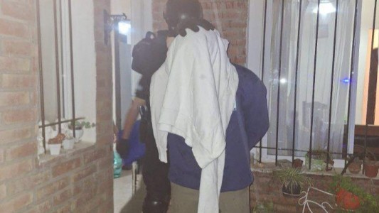 Desarticularon un punto de venta de drogas en Jesús María: un detenido