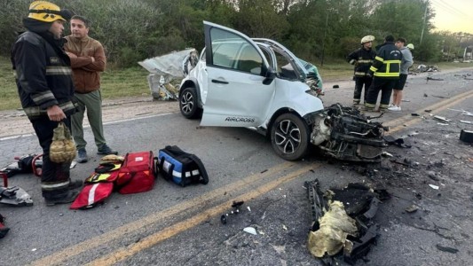 Un muerto tras un choque frontal entre auto y colectivo en la ruta E-55