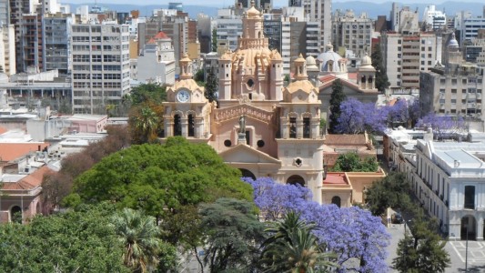 El clima en Córdoba hoy: cielo despejado y temperatura máxima de 27 °C