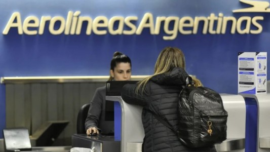 Asambleas de pilotos afectan a casi un centenar de vuelos de Aerolíneas Argentinas