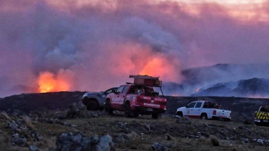 Incendio descontrolado en la Quebrada del Condorito: podrían cortar la ruta por el humo