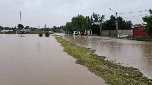 Temporal en Bahía Blanca: anegamiento de calles e inconvenientes tras más de 40 milímetros de agua caída