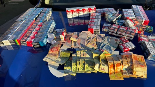 Detienen a dos hombres y recuperan centenares de etiquetas de cigarrillos robadas de un comercio