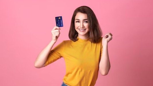 Una historia viral reavivó el debate sobre el endeudamiento con tarjeta y los riesgos de pagar solo el mínimo