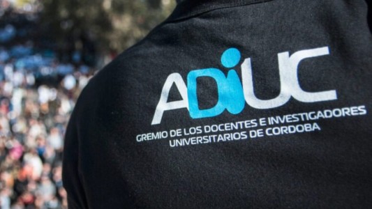 Docentes universitarios realizan paro de 72 horas esta semana en todo el país