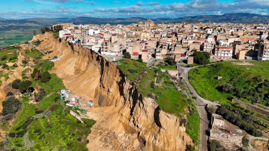 Sicilia: un deslizamiento de tierra obligó a evacuar a más de 1.500 personas en Niscemi