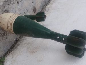 Un vecino de Córdoba encontró una bomba aérea y un proyectil en el patio de al lado