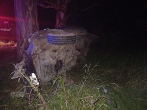 Otra tragedia en una ruta de Córdoba: manejaba una camioneta, chocó contra un árbol y murió