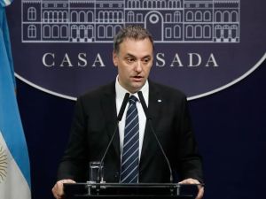 La Justicia ordena investigar todos los viajes de Manuel Adorni desde 2023