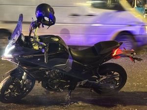 Choque en pleno Centro terminó con un detenido armado y una moto con pedido judicial