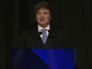 Milei visita Córdoba y expone ante empresarios en la Bolsa de Comercio