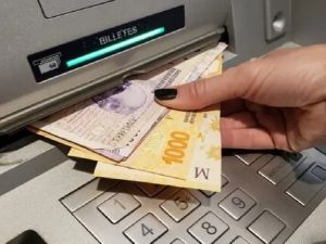 Actualizan los límites de extracción en cajeros automáticos: cuánto dinero se puede retirar en marzo