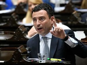 De Loredo impulsa cambios en la Policía: propone elevar la edad de retiro y mejorar salarios