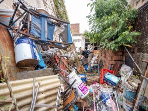 Retiraron 213 toneladas de basura de una casa abandonada en barrio San Martín