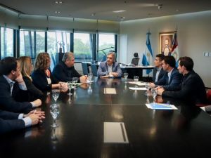 Llaryora respaldó al sector automotriz y pidió extender el régimen autopartista